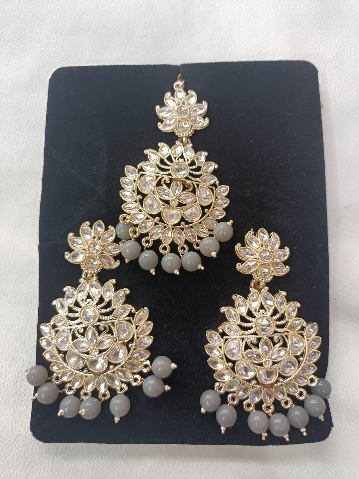 Grey Gold Plated Pearl and Kundan Traditional Maang Tikka with Earrings Set for Women