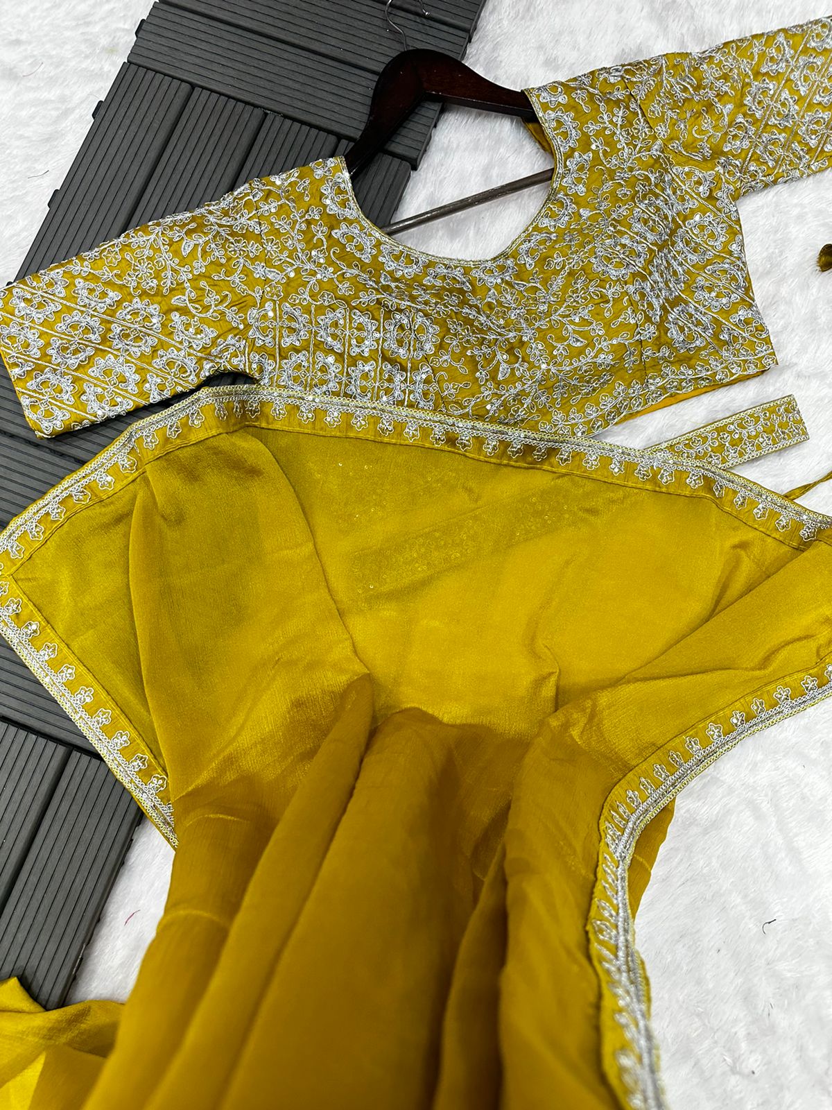 Ready To Wear Saree With Stitched Blouse In Germany