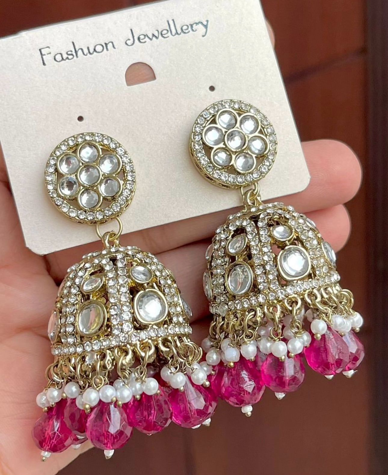 Vergoldete, kuppelförmige, mit Kundan-Nieten besetzte Jhumkas