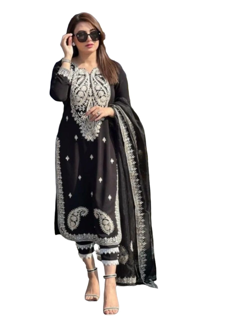 Pakistani salwar kameez