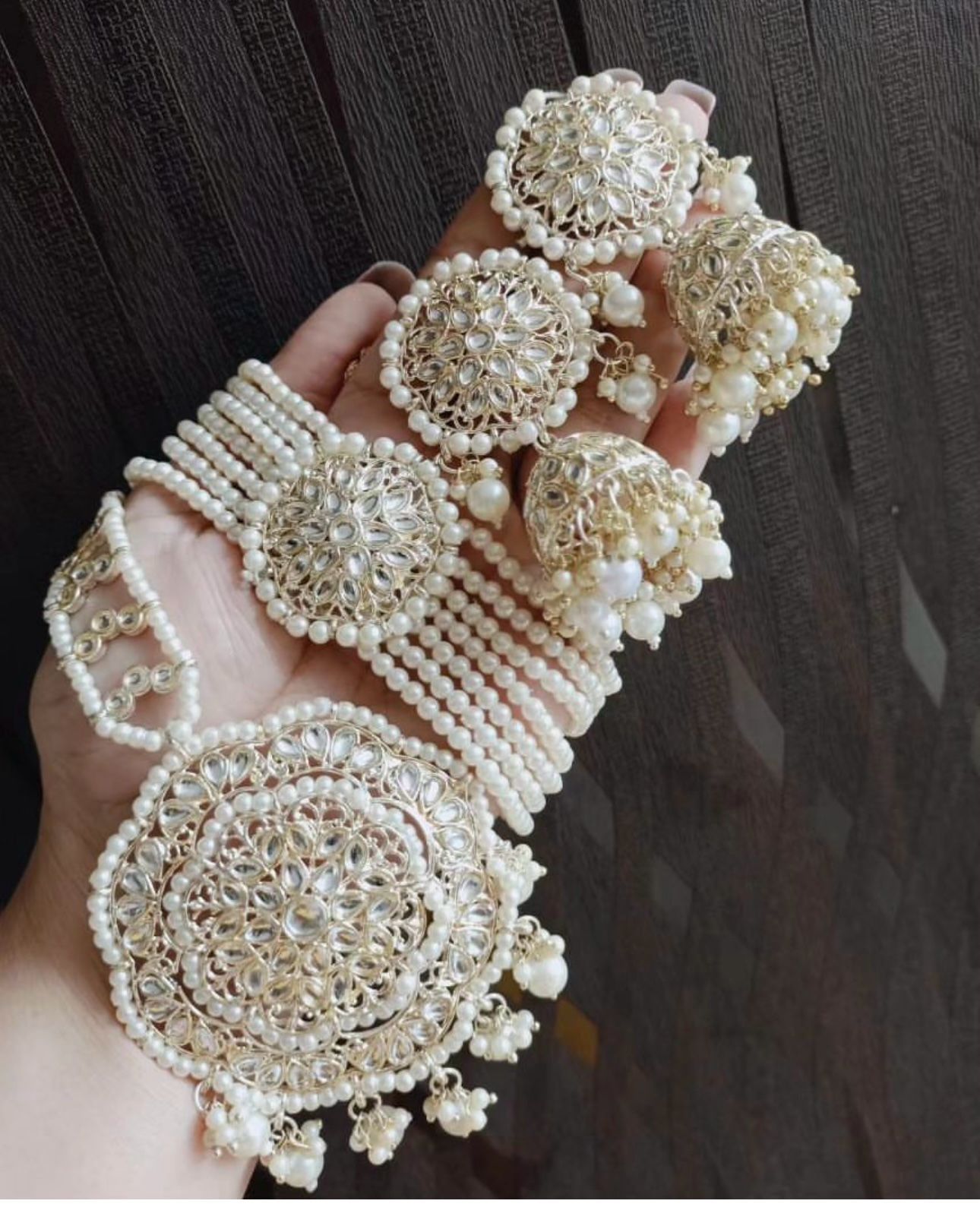 Kundan Necklace With Earrings And Mangtika