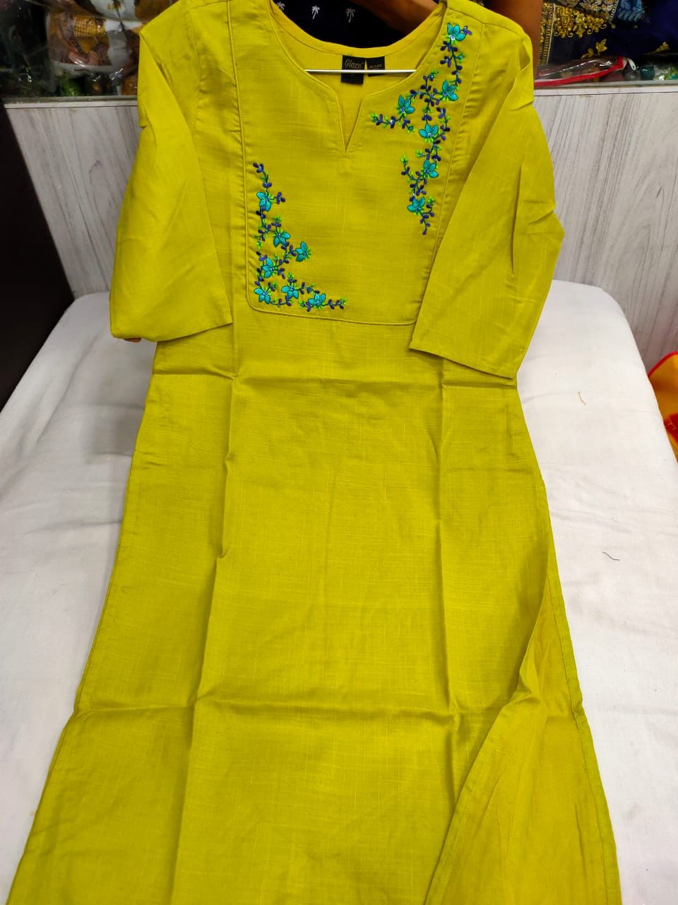 Kurta with round neck having Floral Embroidery