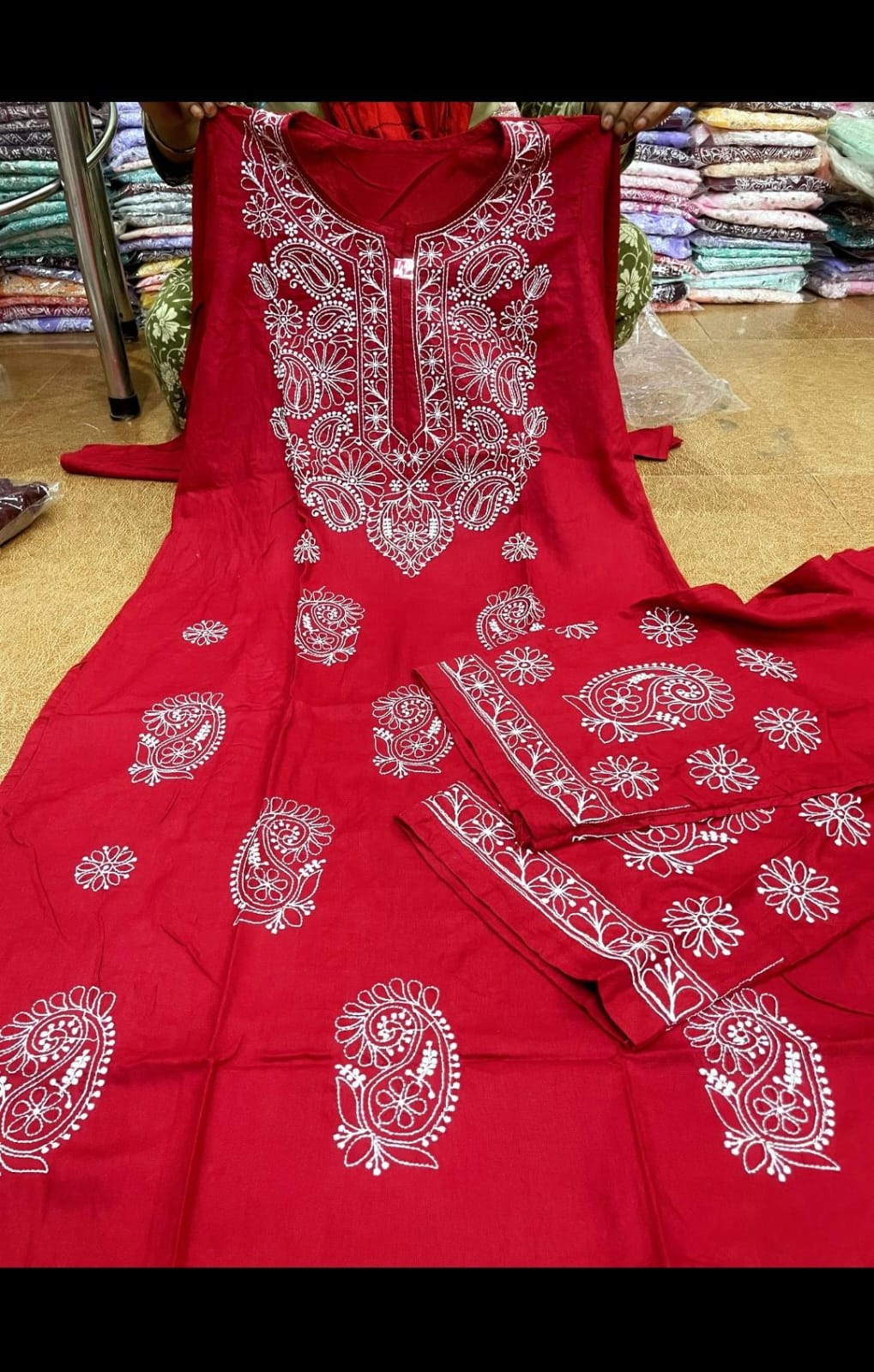 Lucknowi Chikankari Kurta Set In Berlin