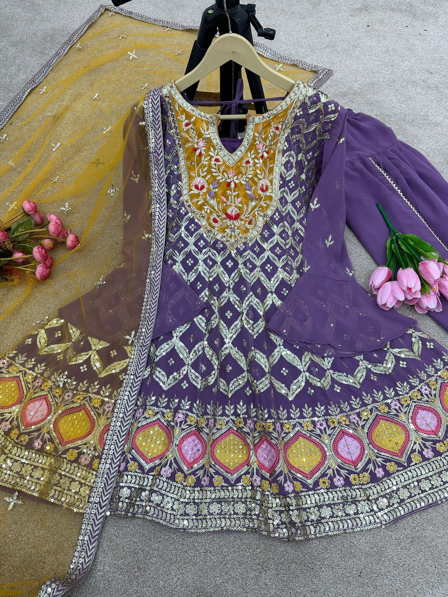 Neues Designer-Party-Look-Top, Dhoti Salwar und Dupattaa