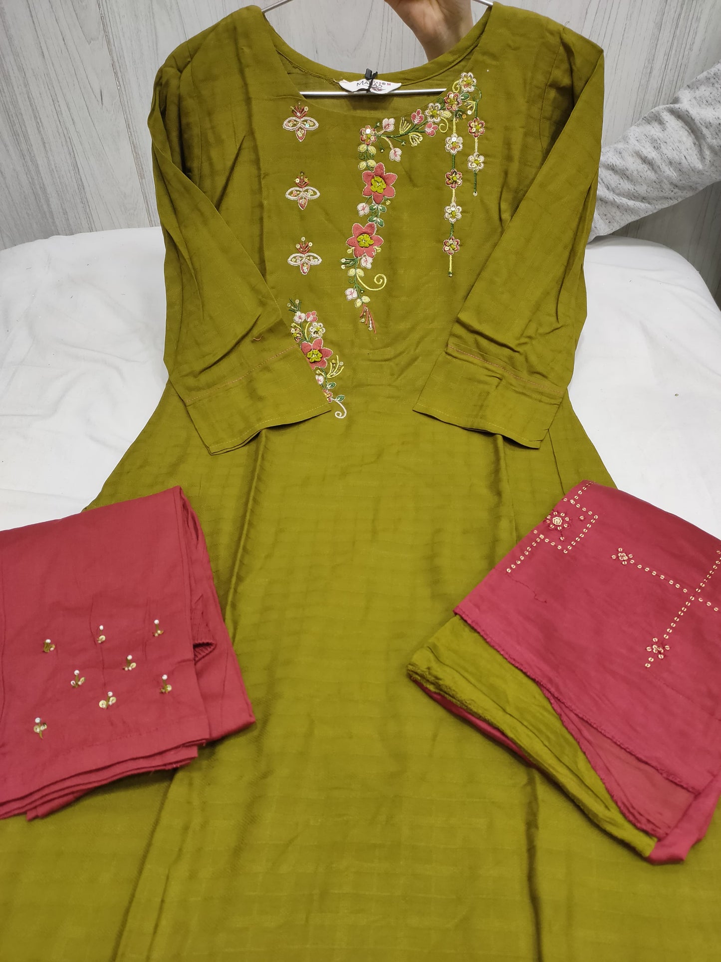 Chinon Weaving With Embroidery & Handwork With Full Inner Embroidery & Handwork
