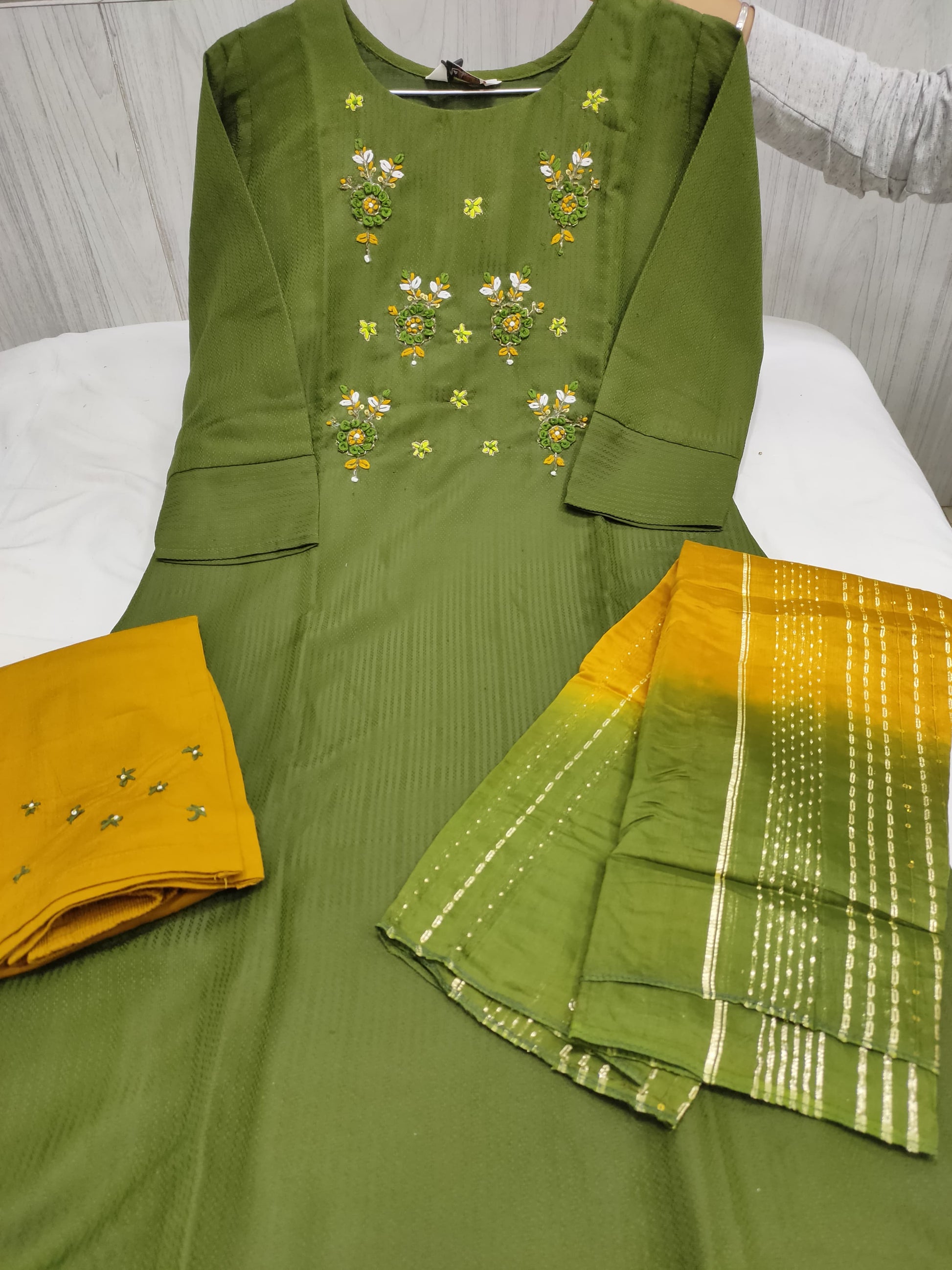 Chinon Weaving With Embroidery & Handwork With Full Inner Embroidery & Handwork