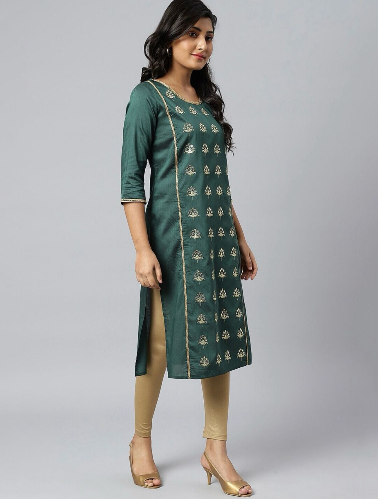 Kurta Embroidered Straight with Ethnic Motifs