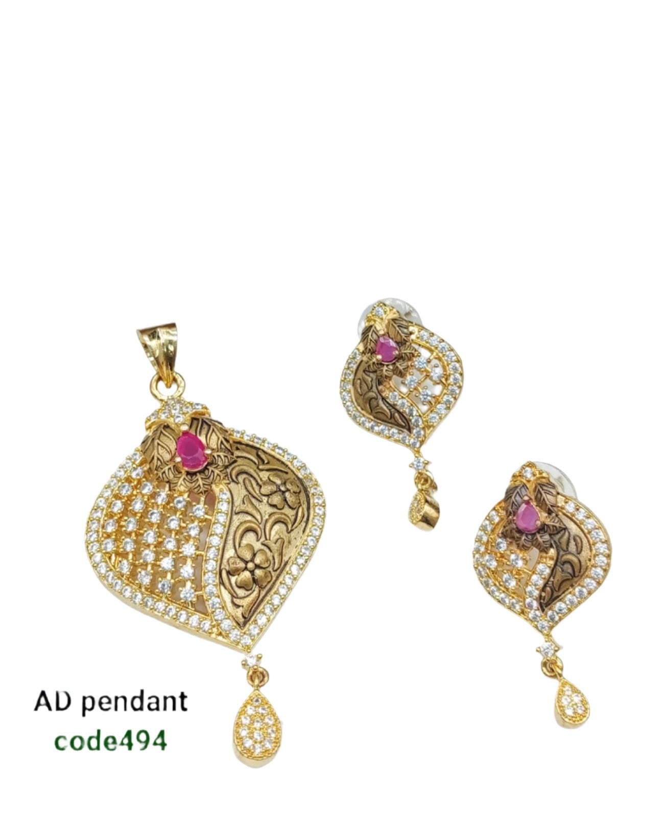 AD Pandent set with chain In Berlin