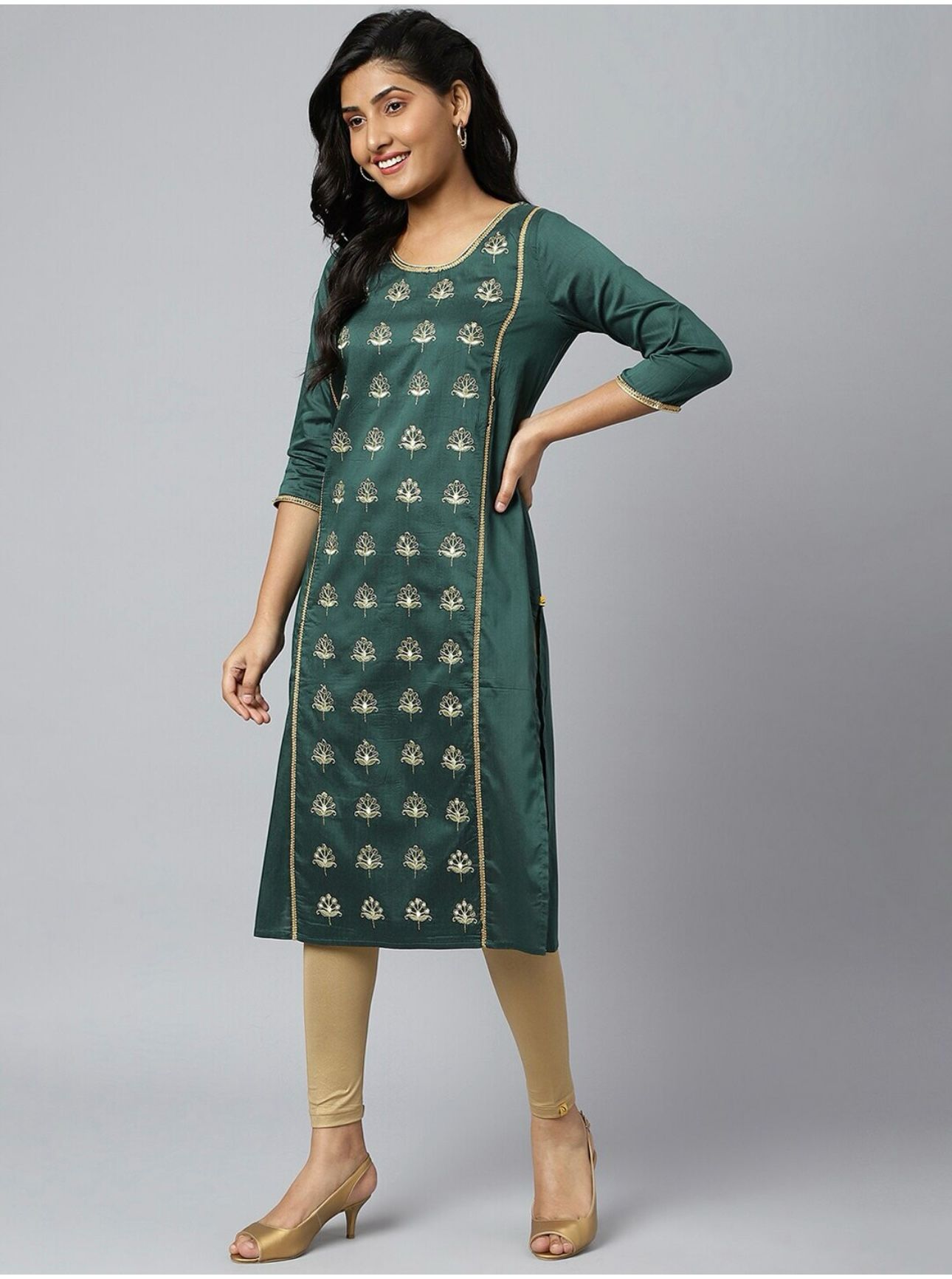 Kurta Embroidered Straight with Ethnic Motifs