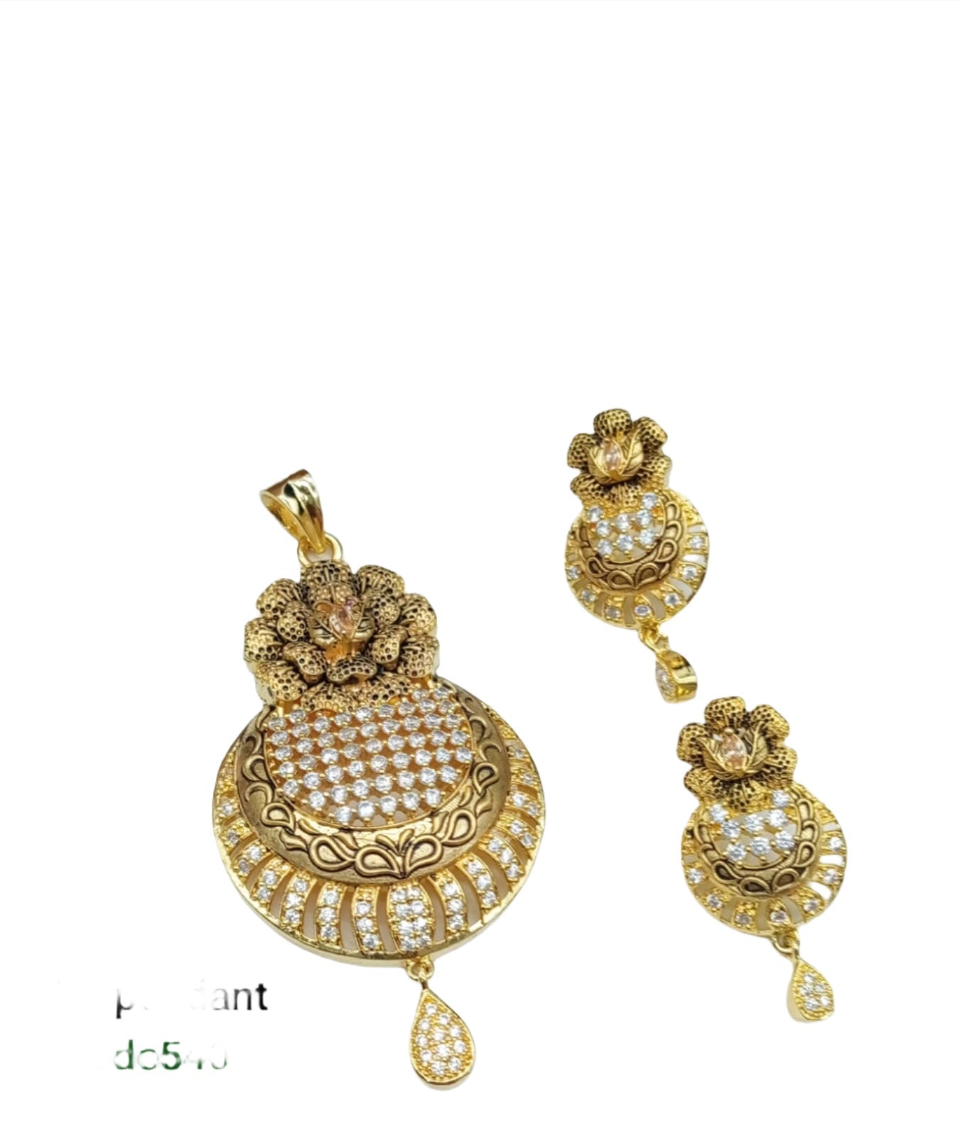 AD Pandent set with chain In Potsdam