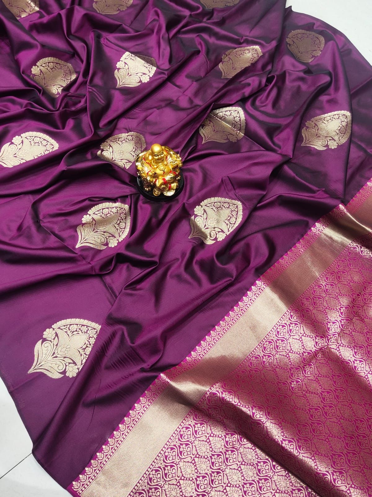 SILK WITH WIVING GOLD ZARI