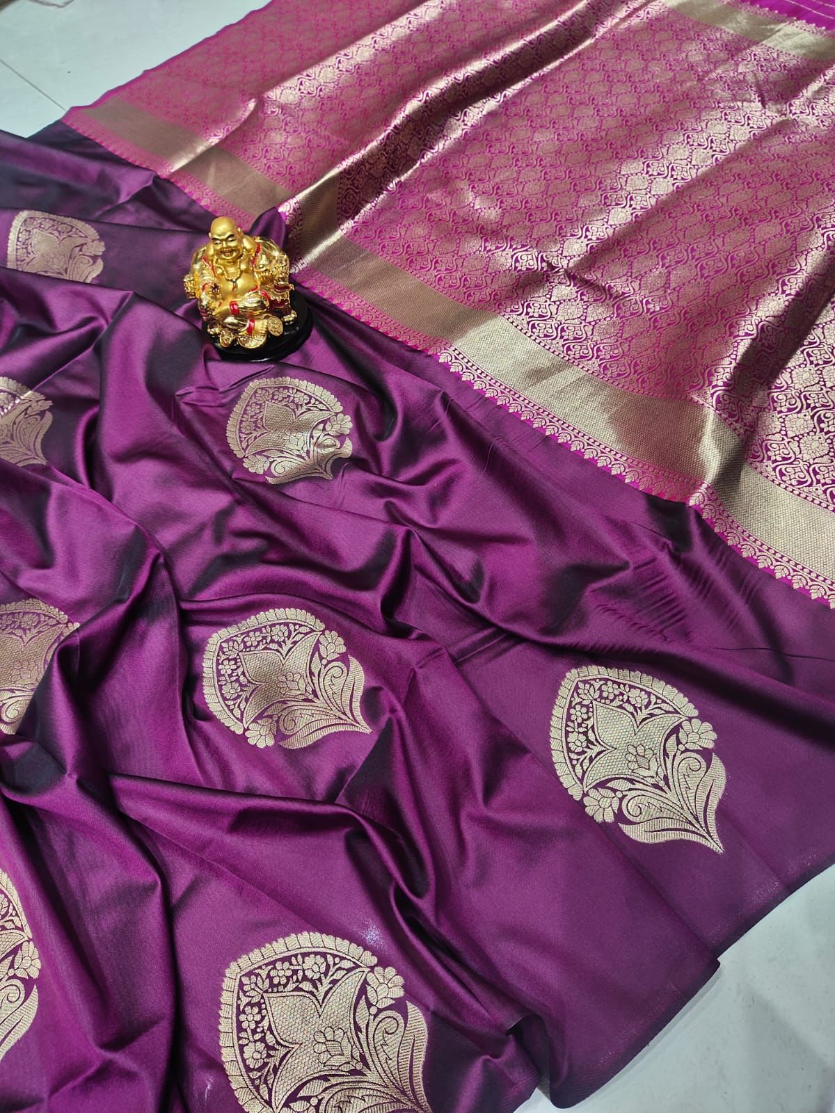 SILK WITH WIVING GOLD ZARI