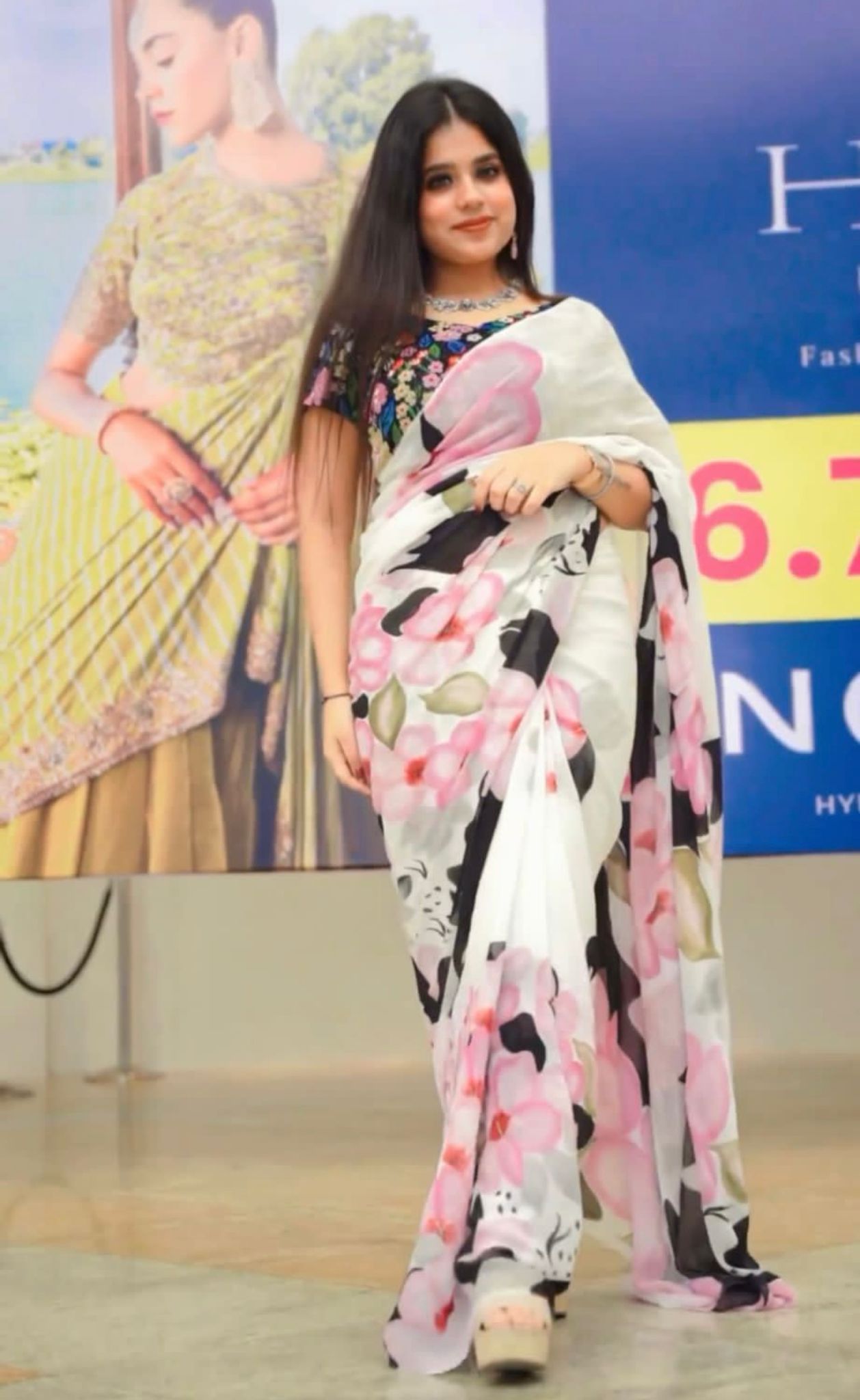 Soft gorgette party Stylish saree with digital blouse {unstitched}