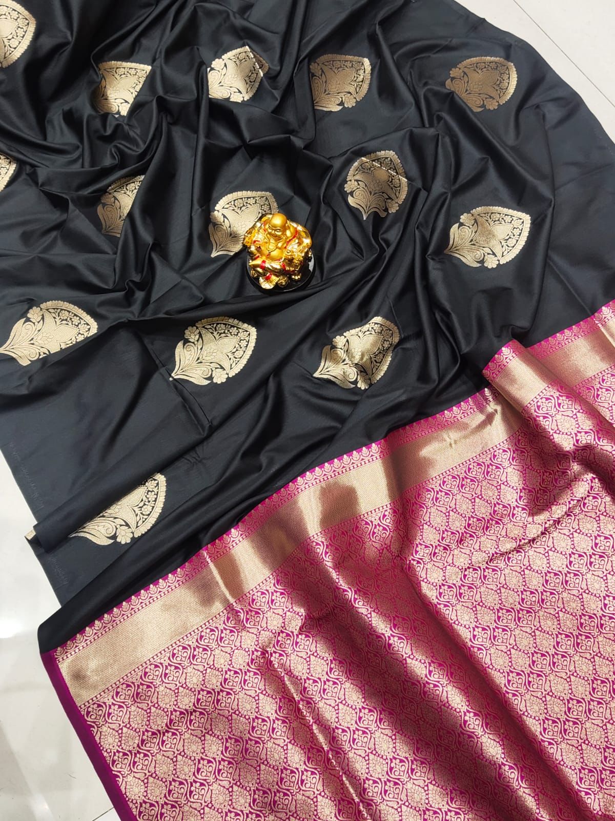 SILK WITH WIVING GOLD ZARI