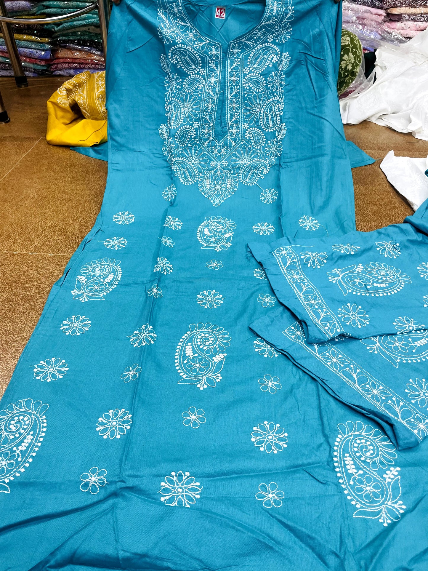 Lucknowi Chikankari Kurta Set In Berlin