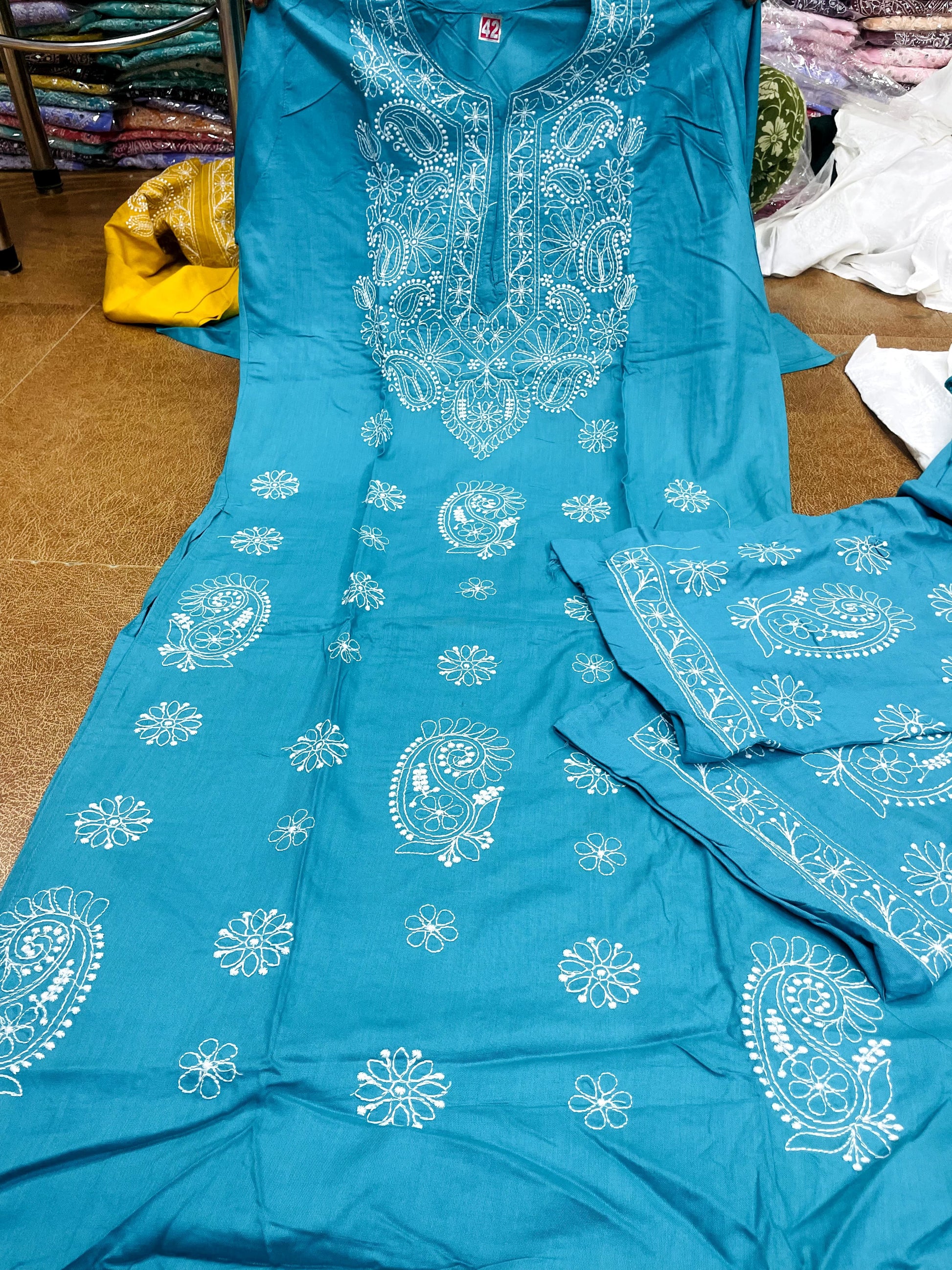 Lucknowi Chikankari Kurta Set In Berlin