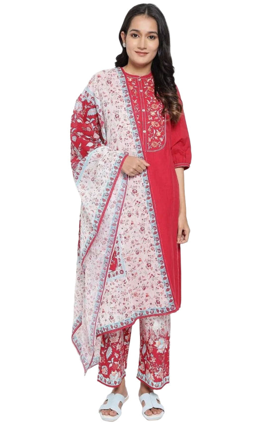 Red Embroidery kurta set in Munich