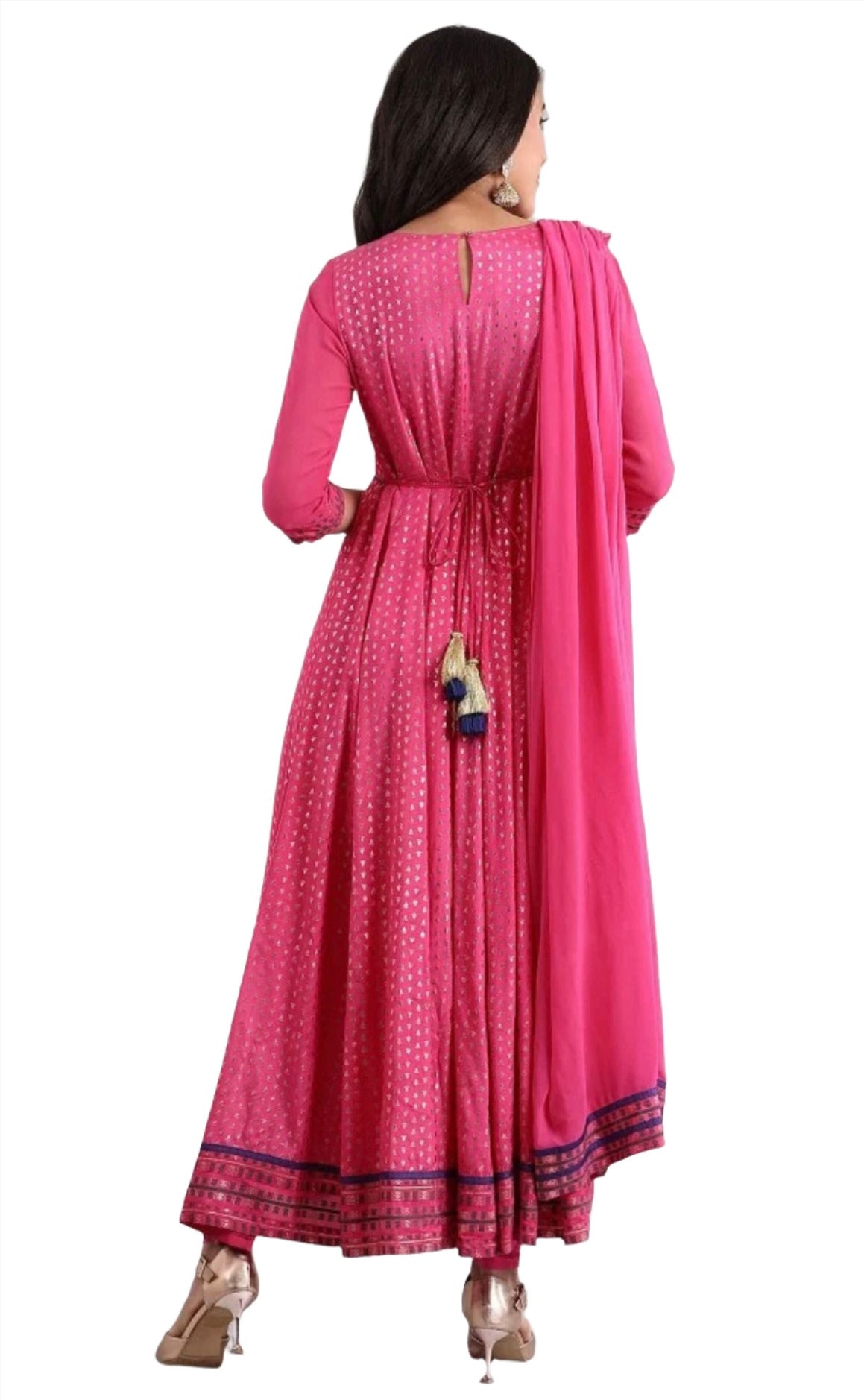 Pink Round Neck Embellished kurta set in Munich