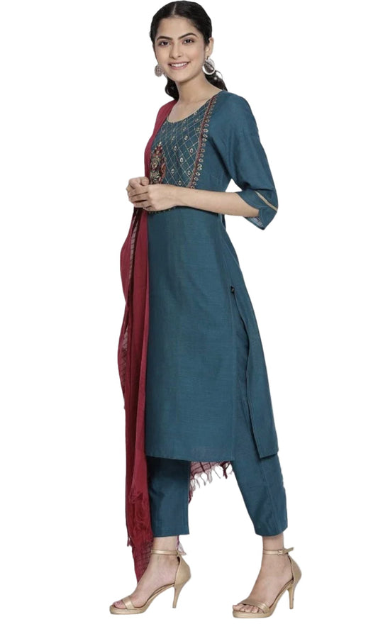 Green embroidered kurta trousers brown dupatta set in Munich