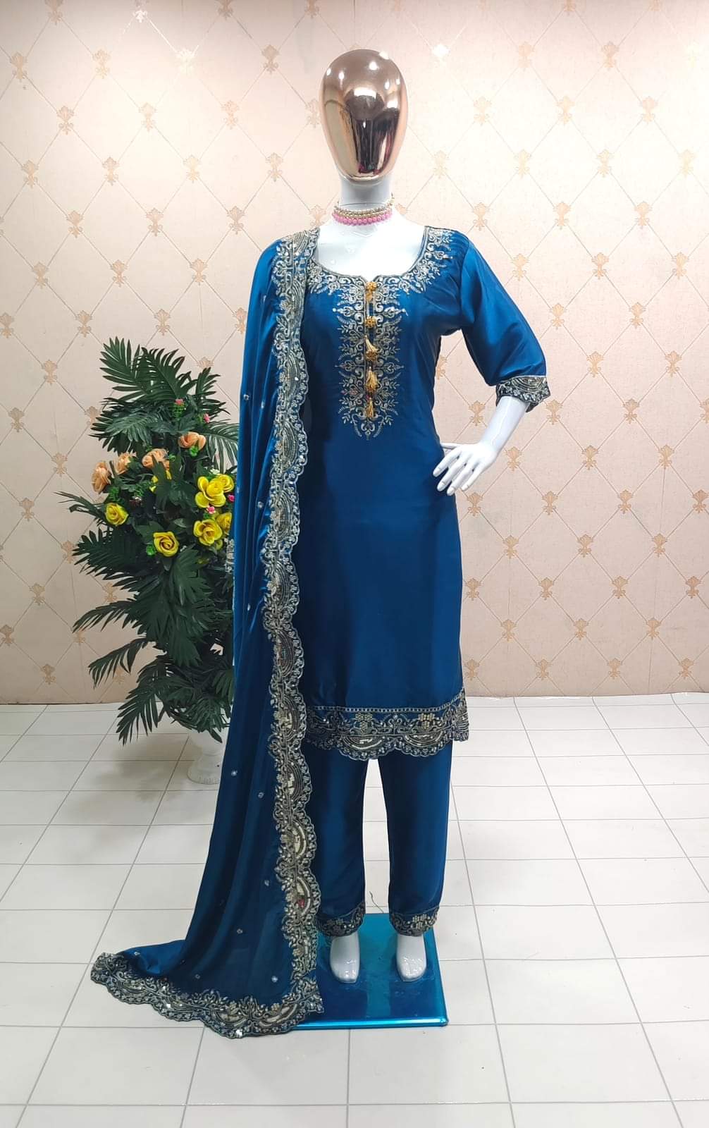 PRÄSENTATION DES NEUEN STITCHED-KOLLEKTIONSTOPS MIT PALZZO PENT DUPATTA-SET (pakistanischer Anzug)