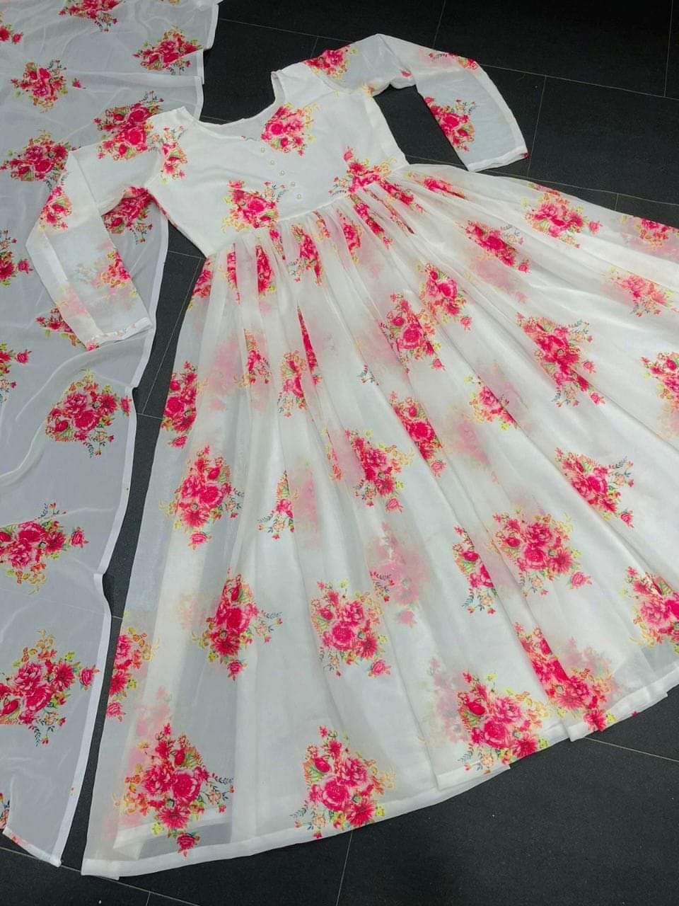 Beautiful Designer Suit On havy Faux Gorgette fabric(Pakistani Suit)