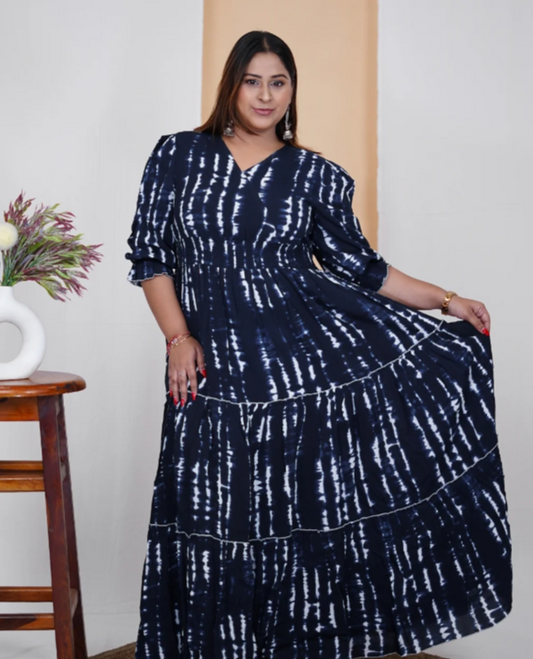 WOMEN'S PLUS SIZE NAVY BLUE V-NECK TIE DYE MAXI DRESS IN BERLIN