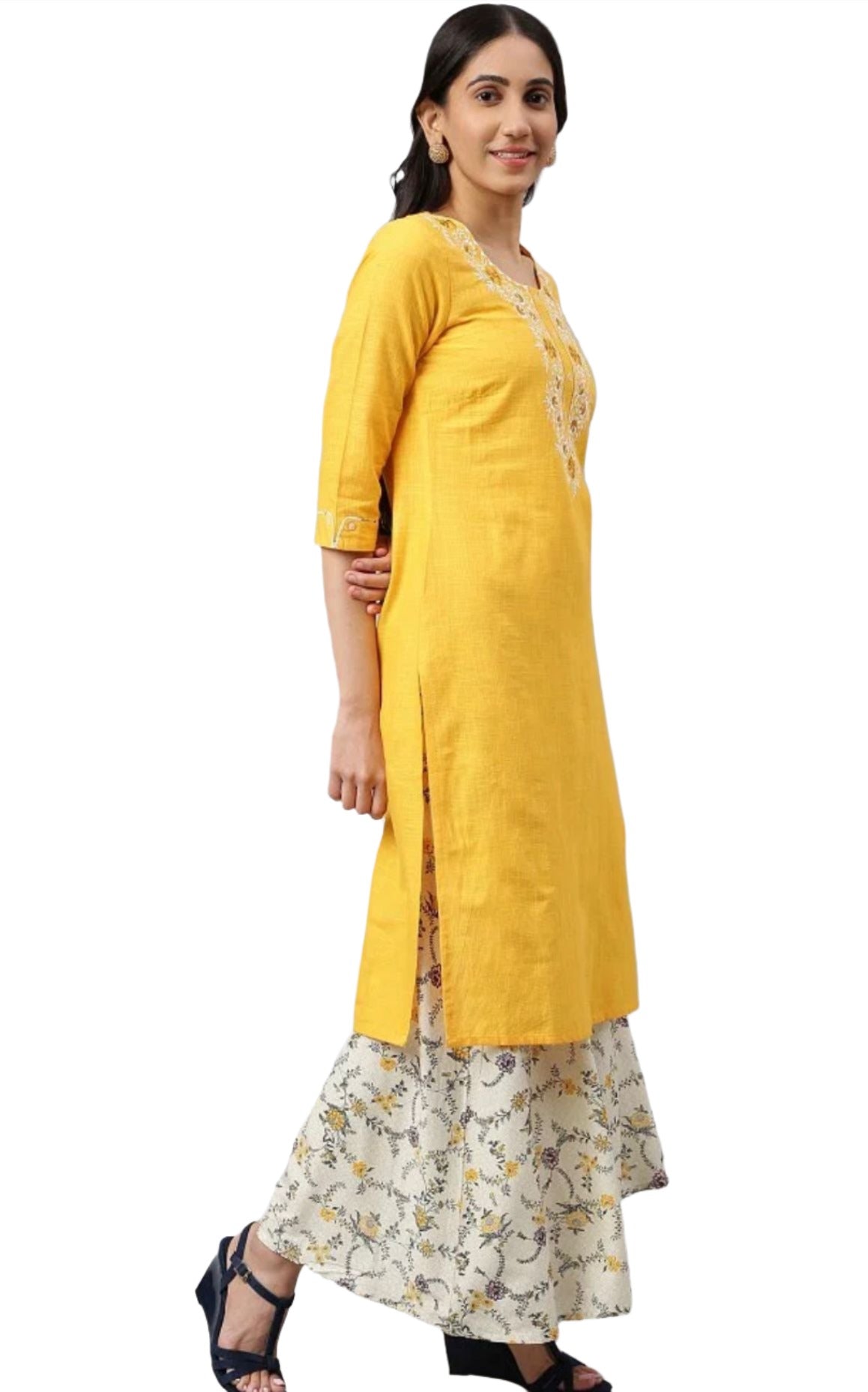 Yellow Embroidered kurta- Light Yellow Palazzo-Dupatta in Berlin
