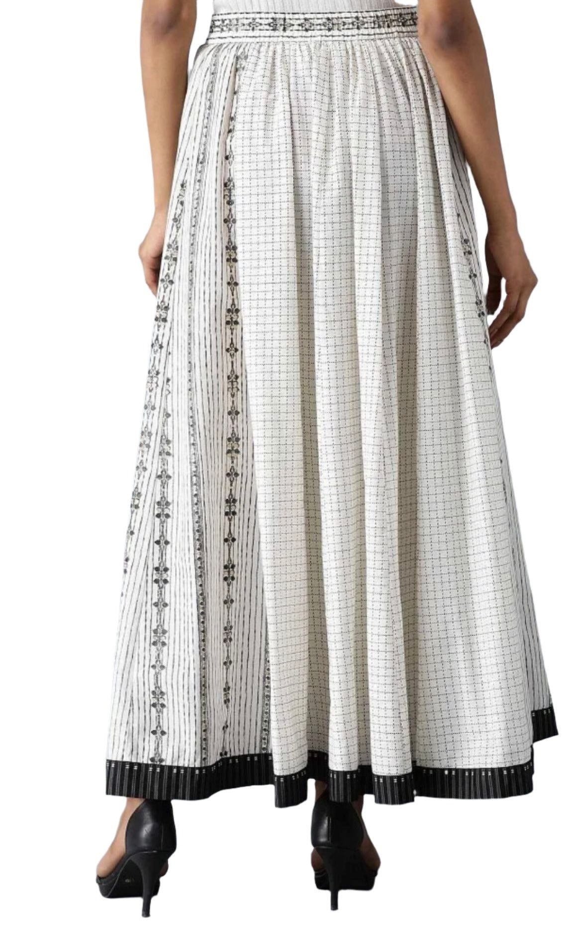 Black and White Printed Skirt in Berlin