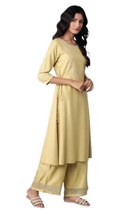 Green Solid Panelled A-line kurta in Munich