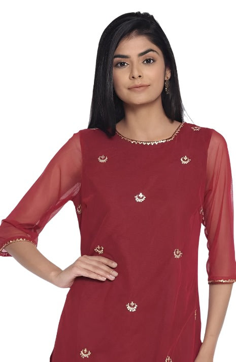 Dark Red Embroidered kurta in Berlin
