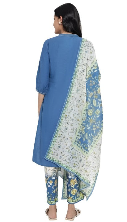 Blue Embroidered kurta Set in Berlin