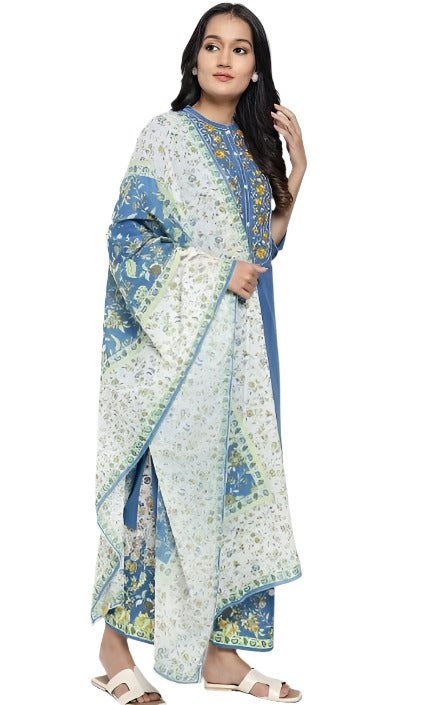 Blue Embroidered kurta Set in Berlin