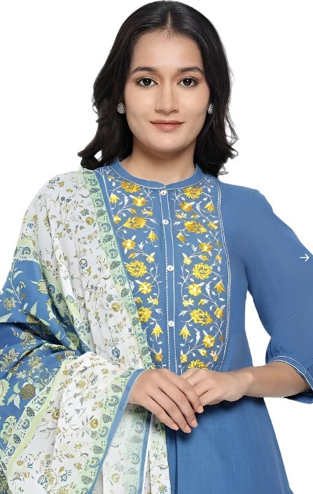 Blue Embroidered kurta Set in Berlin