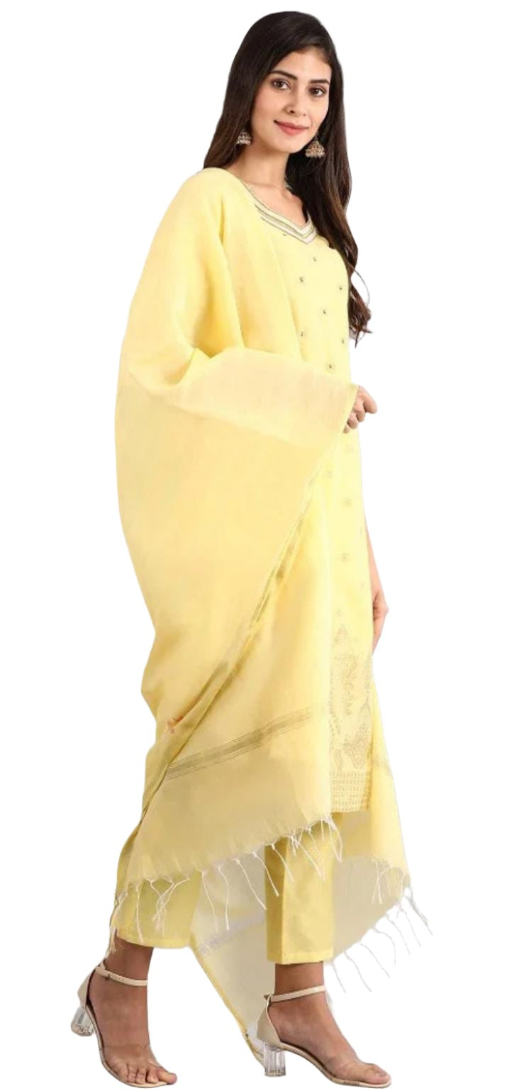 Yellow Sweetheart Neck kurta Set in Munich