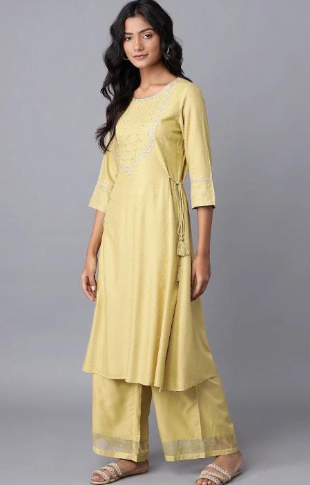 Green Solid Panelled A-line kurta in Berlin