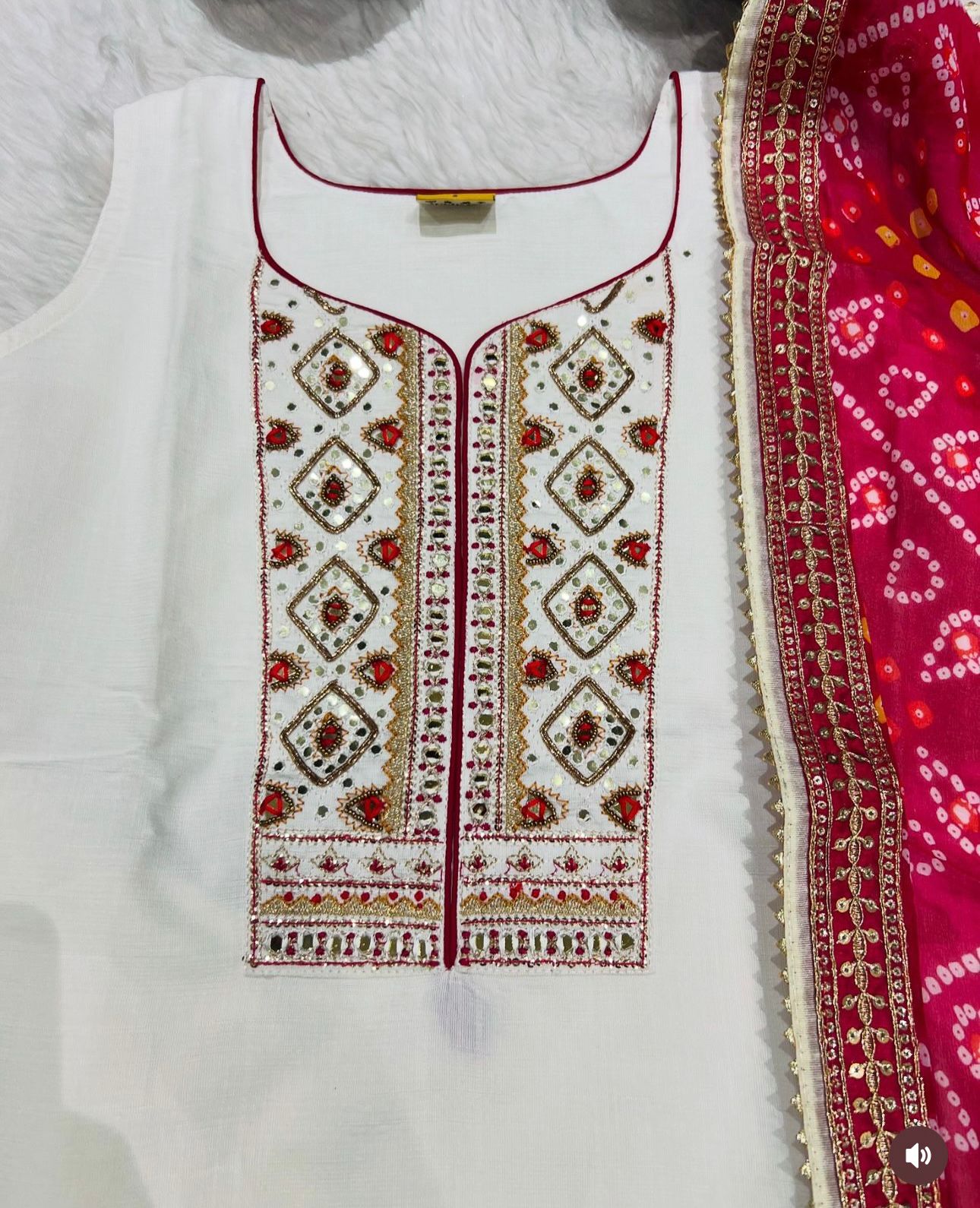 Women Kurta set in Munch