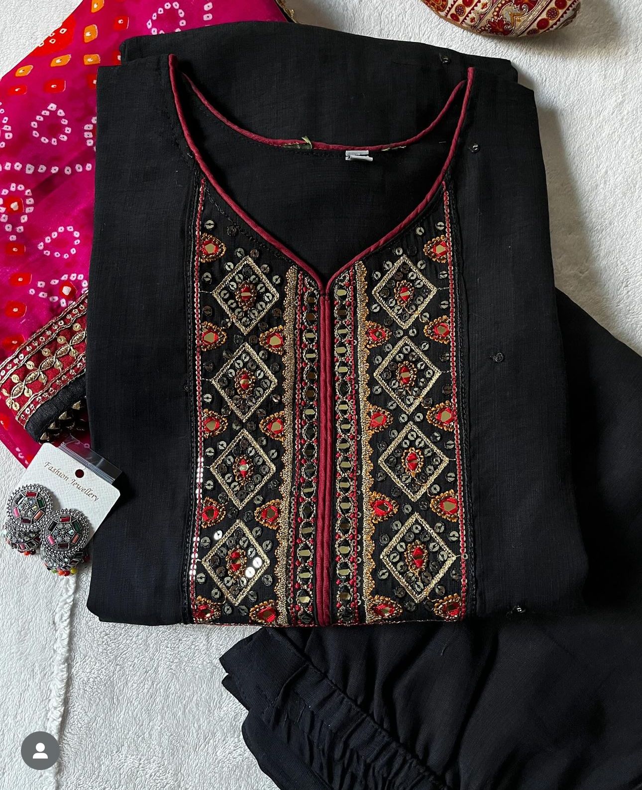 Women embroidery suits in Munich