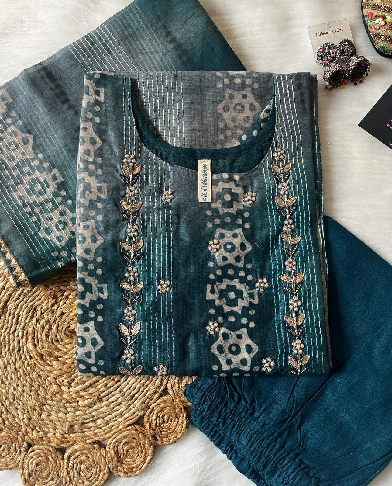 Women Kurta Pant set with Dupatta in Munich