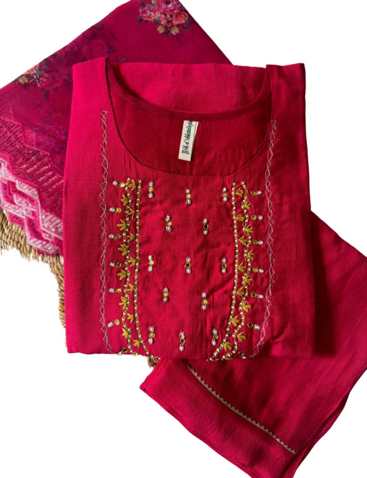 Women kurta set embroided in Munich