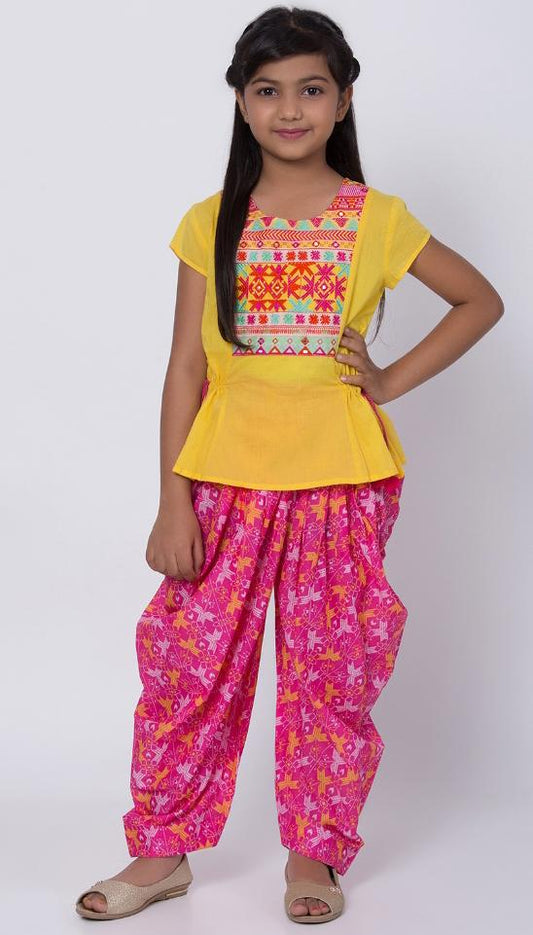 Girls Round Neck Ethnic Tunic and Dhoti Pant Set in Munich