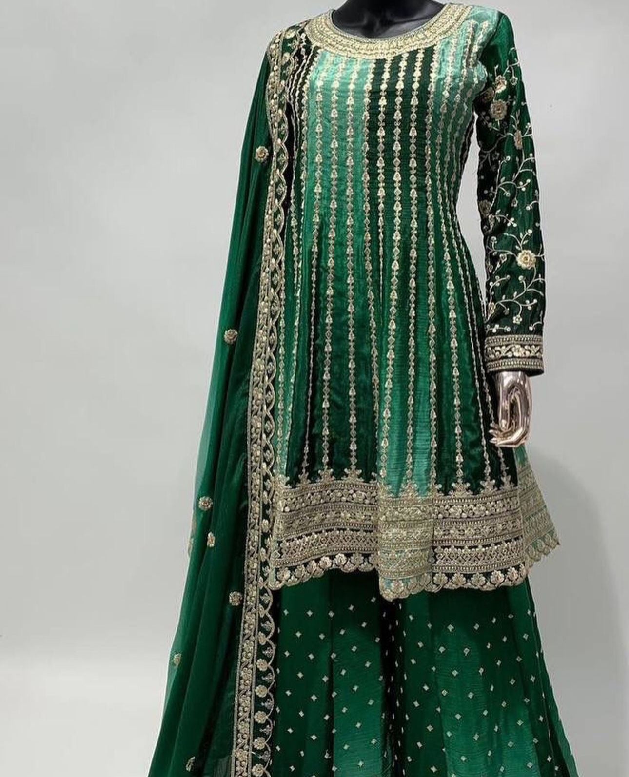 Embroidered Chinon Chiffon Pakistani Suit in Green in Berlin