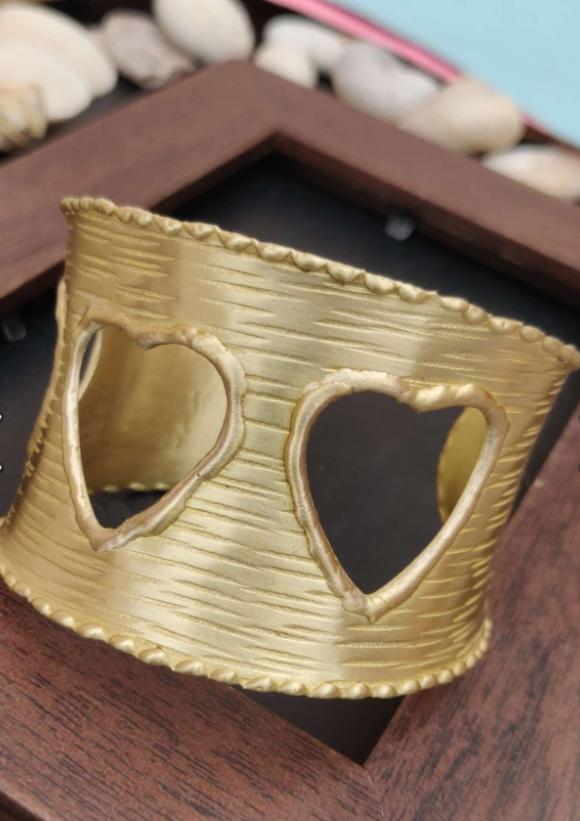 Trinity Heart Brass Cuff Bracelet in Berlin