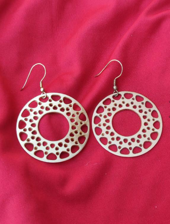 Women Filigree Short Drop Earrings in Berlin