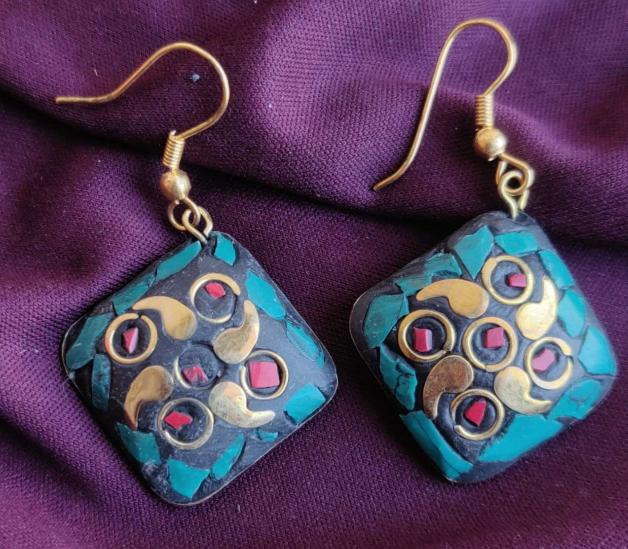 Handcrafted Handmade Antique Multicolor Kite Shaped Laq Earrings in berlin