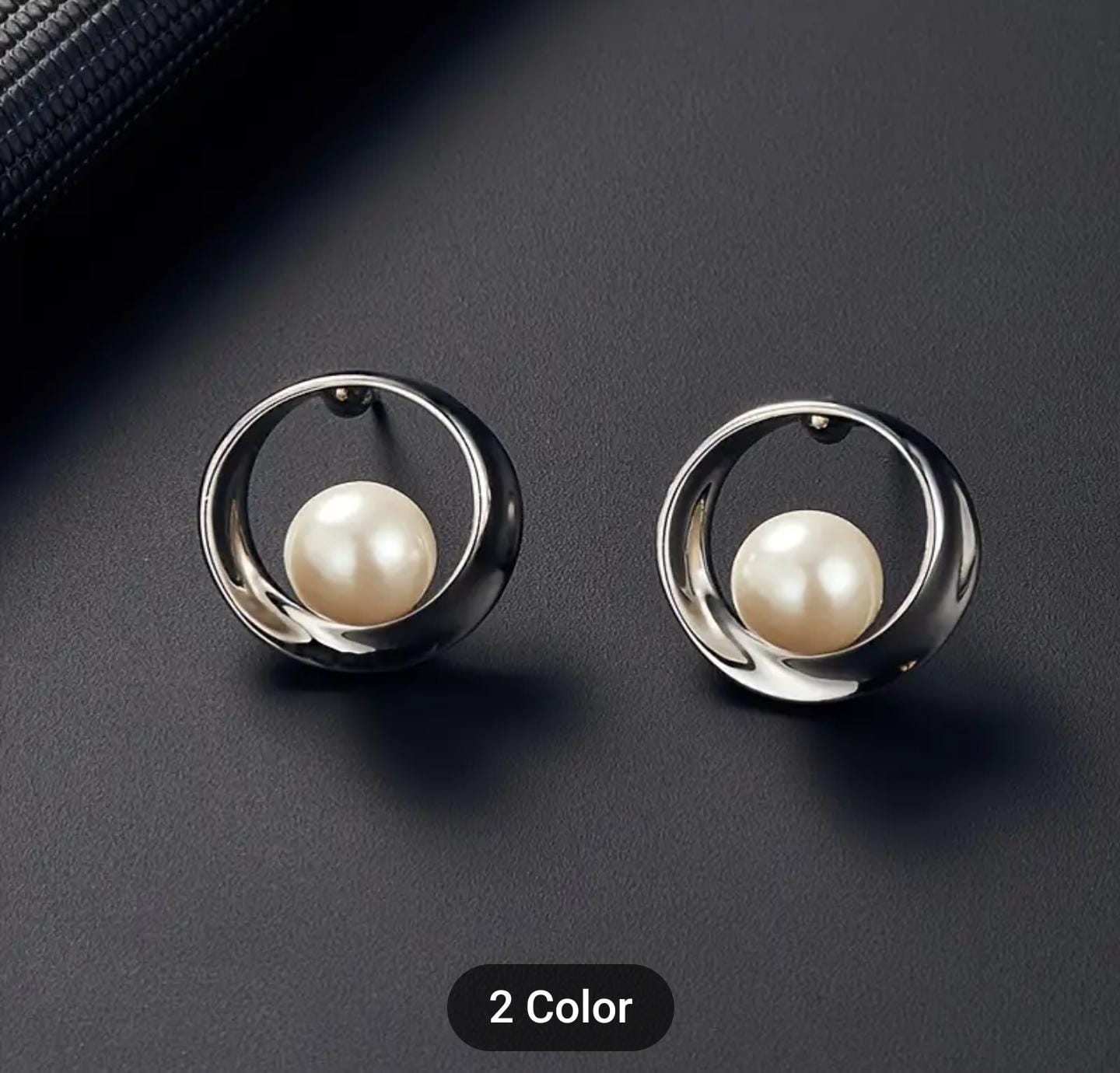 Round Pearl Pendant Necklace in Berlin