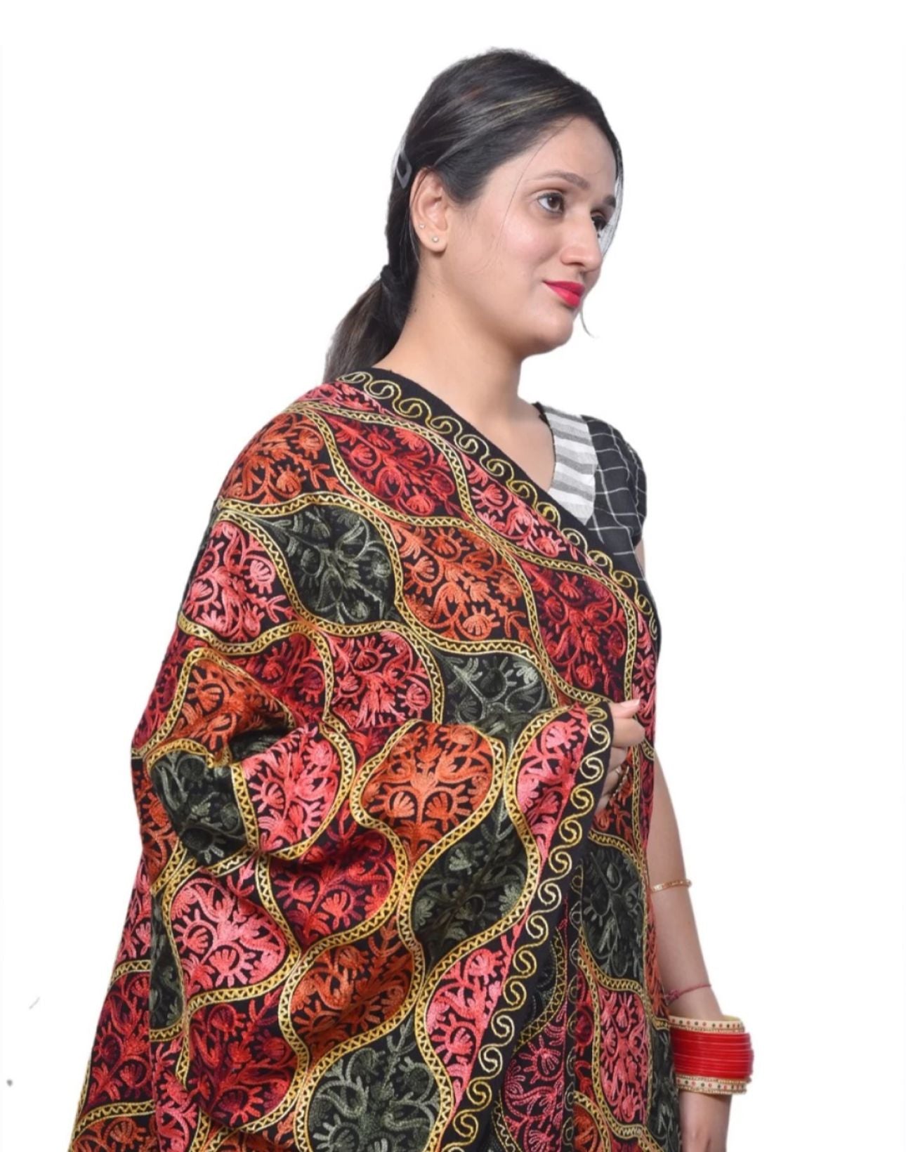 Stylish Kashmiri Stole for Women Aari Embroidery Matka Jaal in Munich