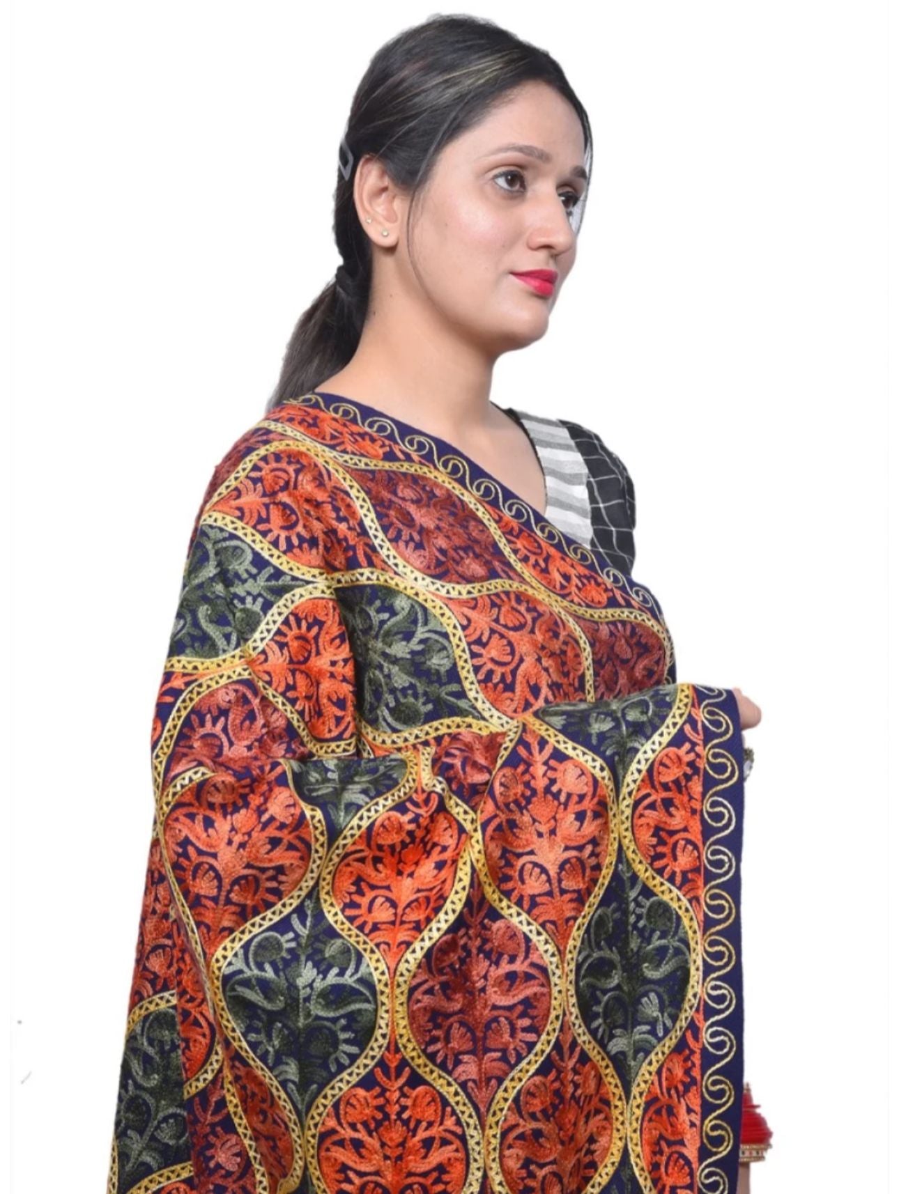 Women's Kashmiri Aari Embroided MATKA Cashmilon Stoles in Germany