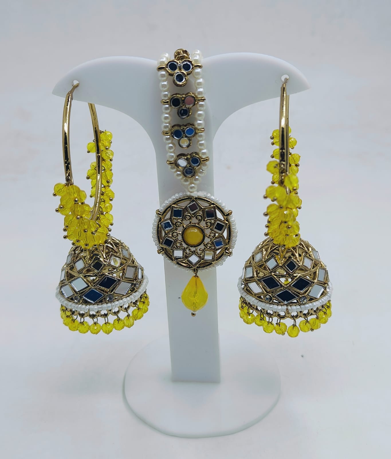 FASHION PARTY WEAR EARRINGS AND MANGTIKKA IN BERLIN