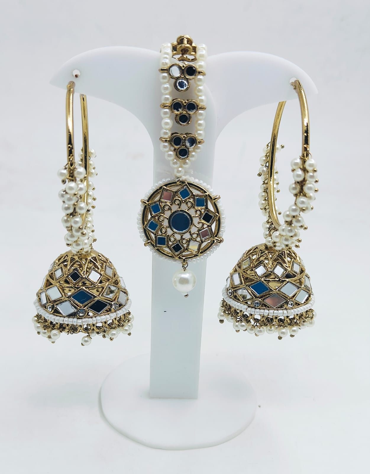 FASHION PARTY WEAR EARRINGS AND MANGTIKKA IN BERLIN