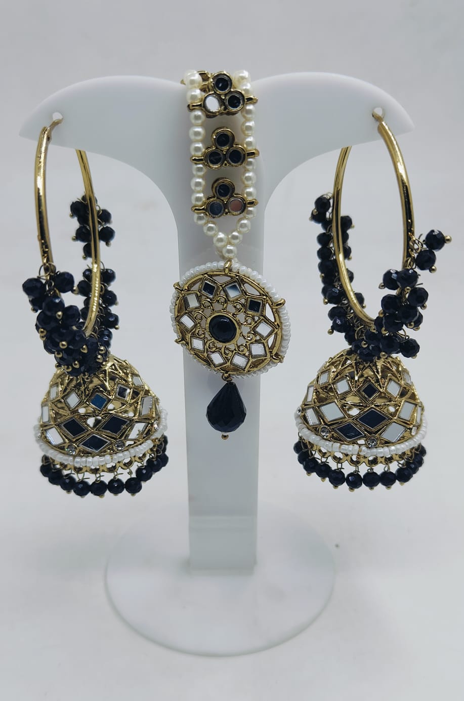 FASHION PARTY WEAR EARRINGS AND MANGTIKKA IN BERLIN